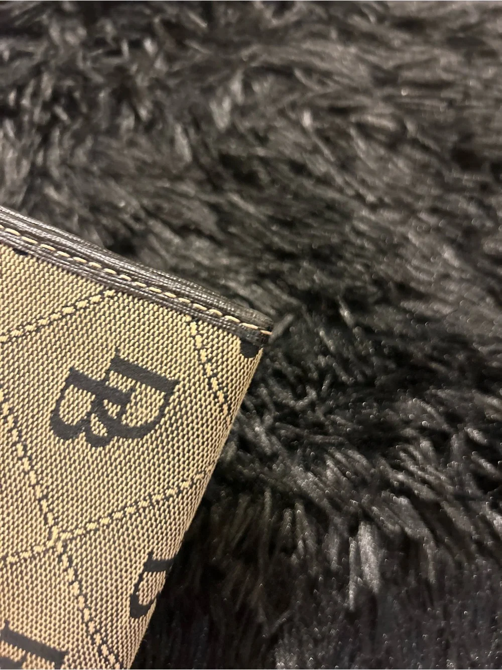 Dooney & Bourke classic dooney